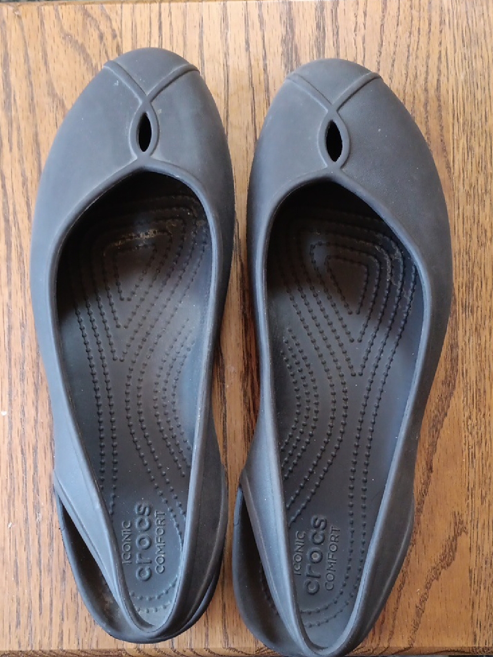 CROCS Women's Smokey Greyish/brown Slip-On Ballet Flats with Keyhole Sz 11W